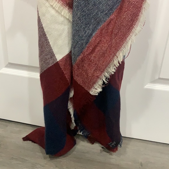 Soft scarf - Picture 2 of 3